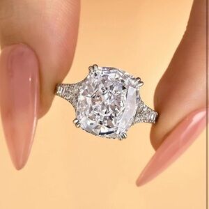 Effinny 5.Oct Split Shank Cushion Cut Engagement Ring,925